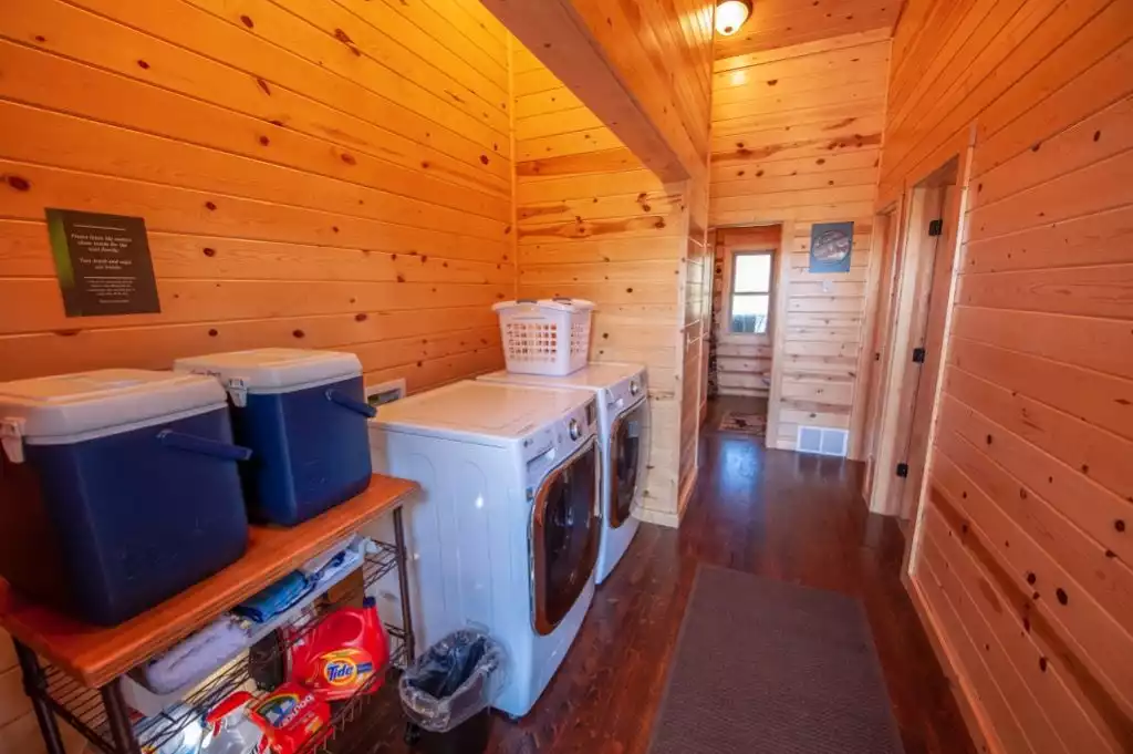 Main floor laundry (second set downstairs) Tide and Bounce sheets provided. Two coolers for guest use, perfect for day trips to Yellowstone! Blue ice in freezer. 