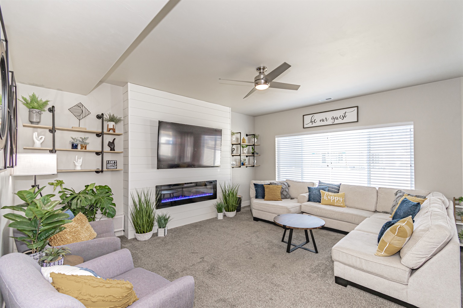 private-rexburg-5bd-home-bonus-loft-theater-hottub/