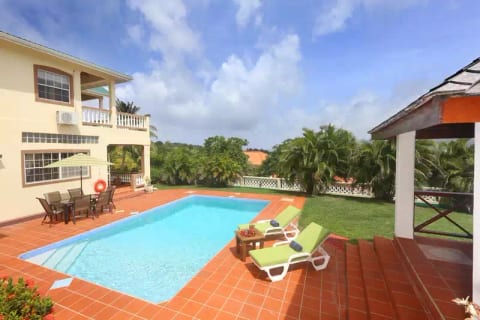 Villa Decaj - Cap Estate