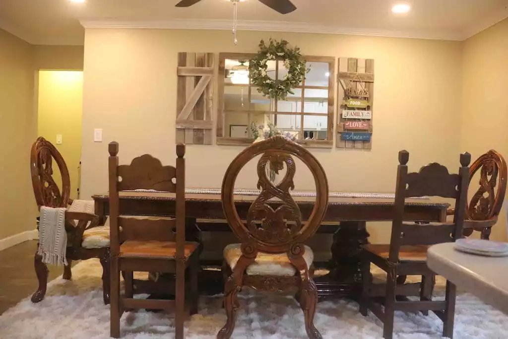 Pleasant farm house dining room with dimming lighting . - Casa Esperanza. Peaceful Get Away W/Hot tub. - Salinas