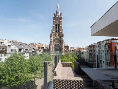 Rochusview.be with parking and terrace