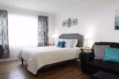Queen size bed.