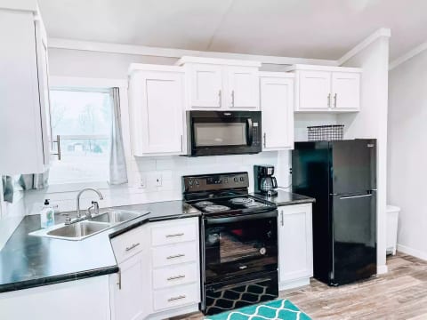 Luxurious Tiny House Cabin off the Beaten Path