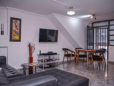 Two Bedroom Apartment... Hot tub ac in lleras