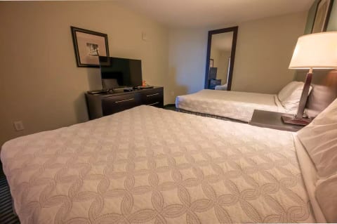 Bedroom with 2 Queen Beds