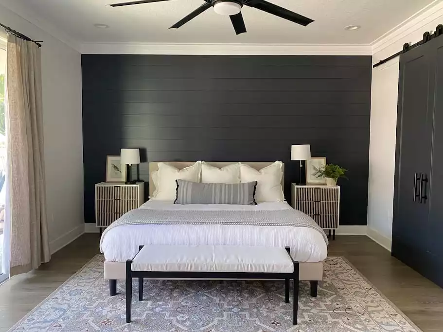 Bedroom 1 - Master with 58" tv, office desk, chair, monitor, large walk-in closet and bathroom en suite. - The Tampa House: New 2021 Modern Stadium Home - Tampa
