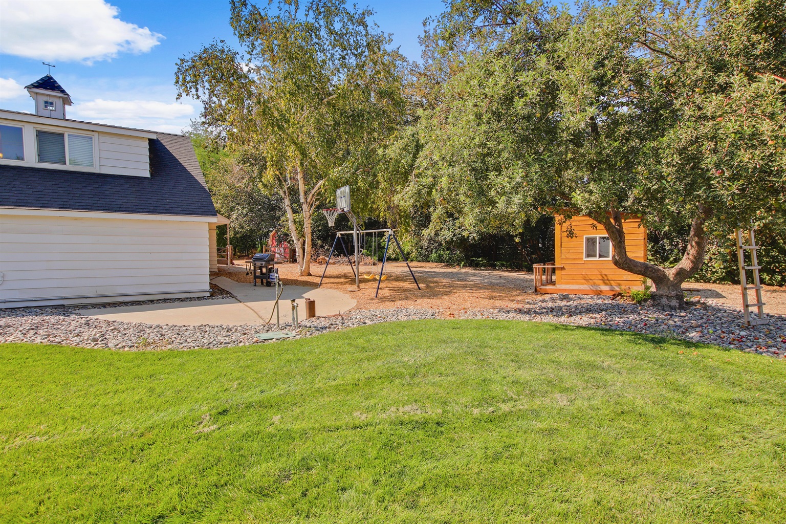 northside-cozy-updated-farmhouse/