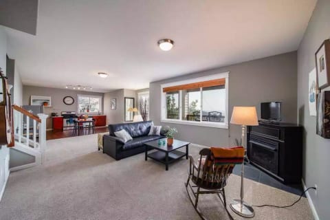 All the Views: A Private Apartment Near Portland!