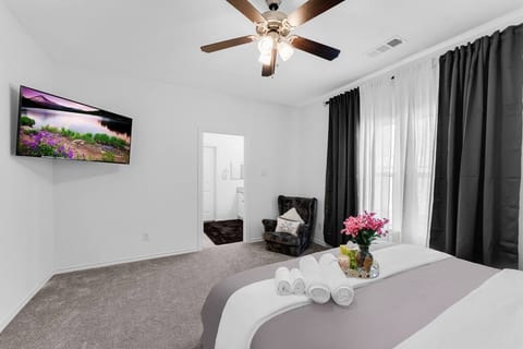 *2023 Built Home *Near AT&T, DFW, Epic *KING BEDS*