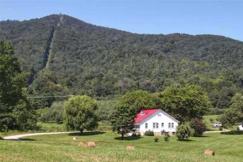 Farmhouse at Morris Orchard  25 min to LU
