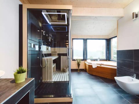 #2 mit IR-Sauna & Sprudelwanne innen