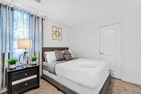 *2023 Built Home *Near AT&T, DFW, Epic *KING BEDS*