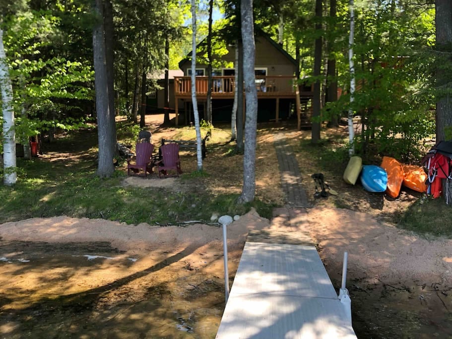 Sunset Beach Lakefront Chalet-Hot Tub Kayaks WiFi - Gaylord
