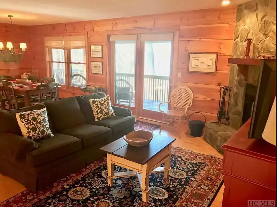 Living area - Trout House Mountain Retreat - Spacious 3BR 2BA - Glenville