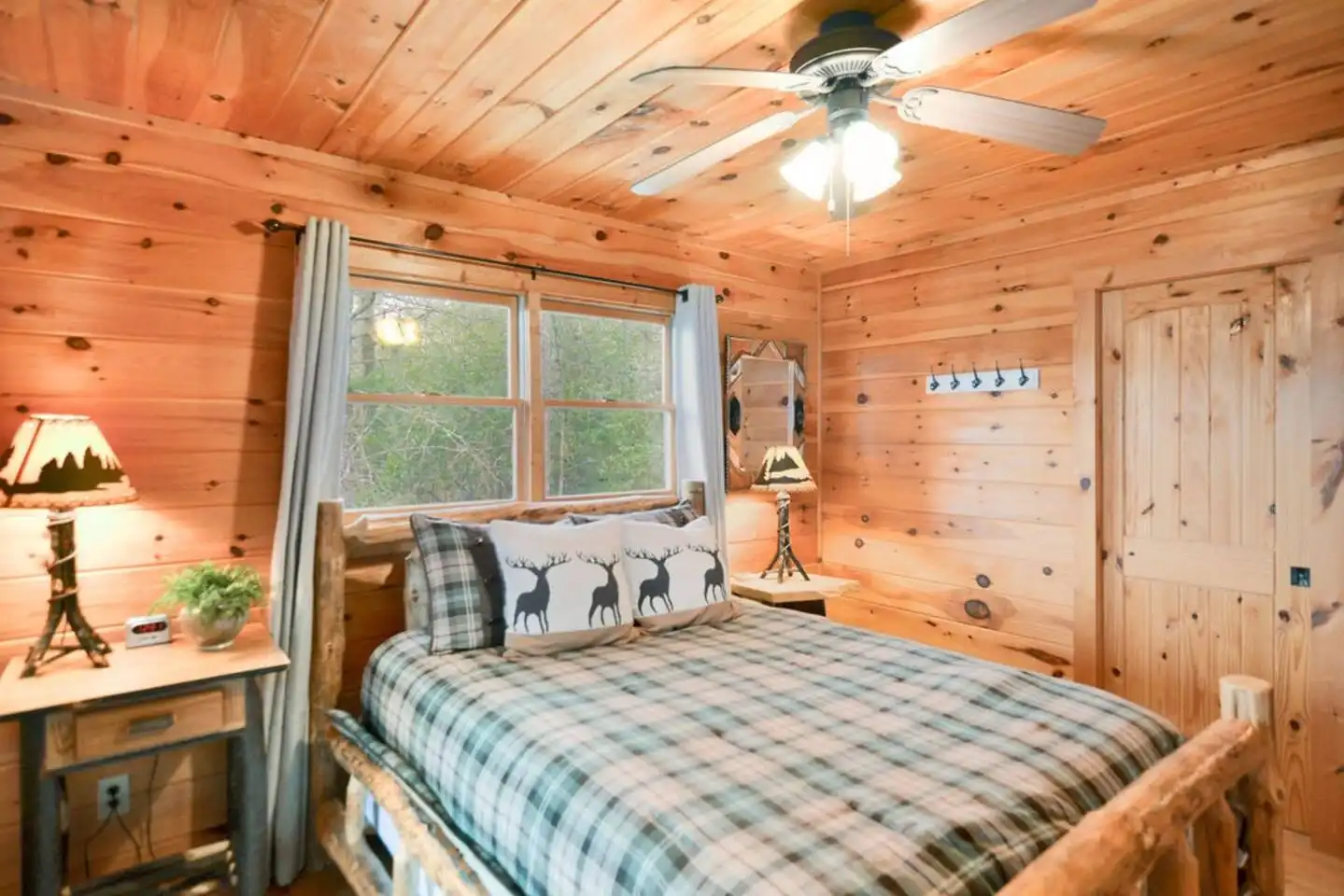Bedroom #2 Bedroom #2 - Luna's Mountain Lodge - Mineral Bluff