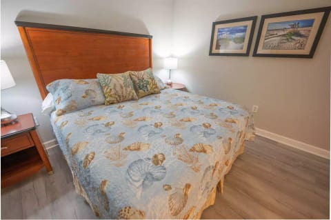 King Bed in Bedroom