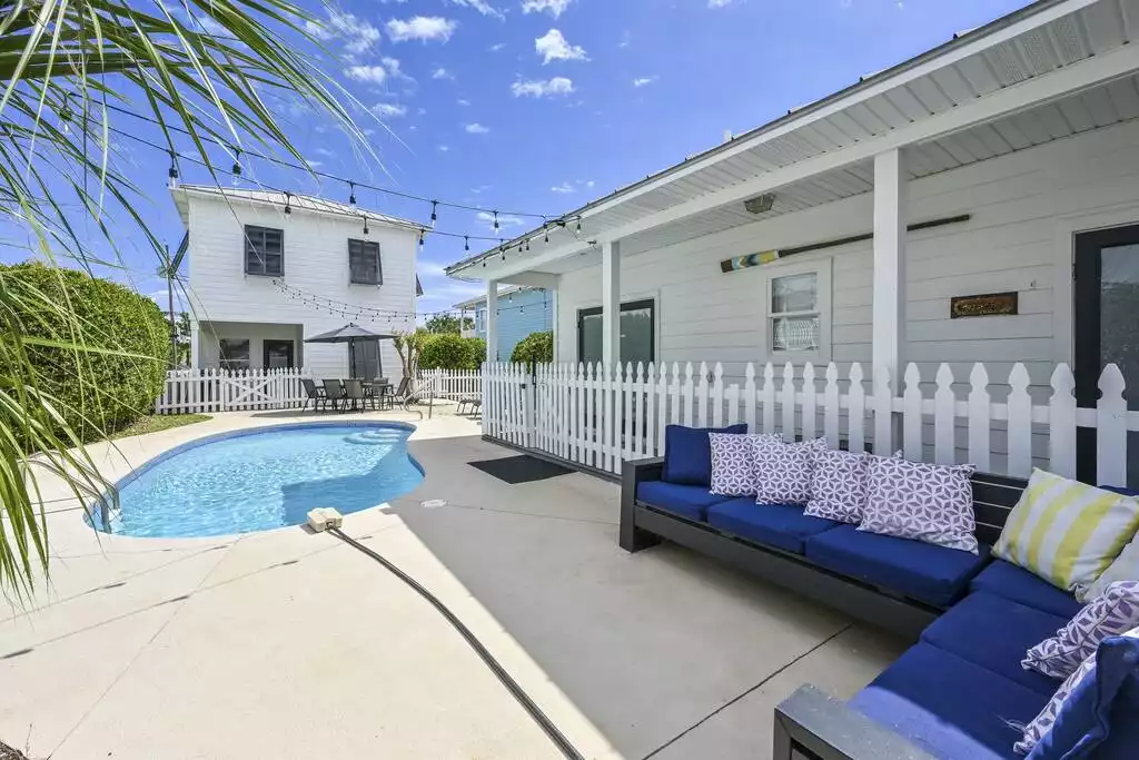 Main + Carriage House, PRIVATE Pool, STEPS to   - Destin