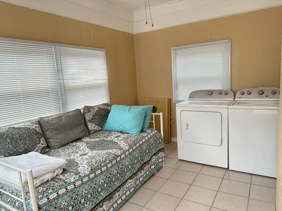 Calypso House- East Hill -9 Miles from the Beach! - Pensacola Calypso House- East Hill -9 Miles from the Beach! - Pensacola