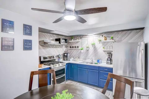 Chicago 2BR Condo- King Sleep Number