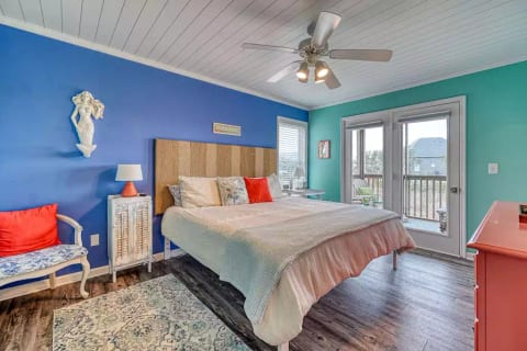 The master bedroom features a king size, memory foam mattress and an en suite bathroom with walk-in closet.