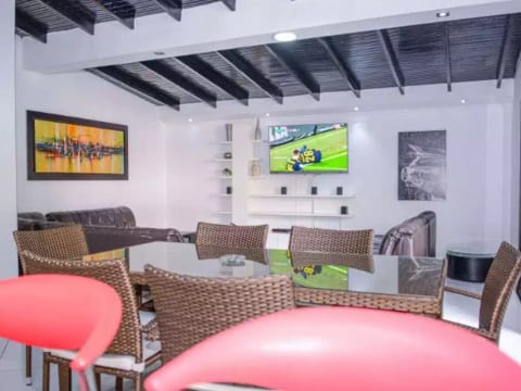 6 Bedroom Apartment AC hot tub