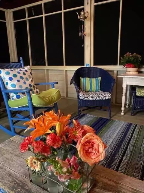 Large screened-in porch overlooking the lake.