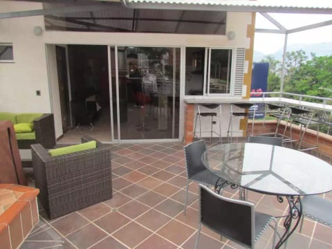 6 Bedroom Combo Both Penthouses Both Roof Decks.