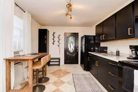 CVD19 Deep CLEANModern StudioNear TTU1BD/1Bath