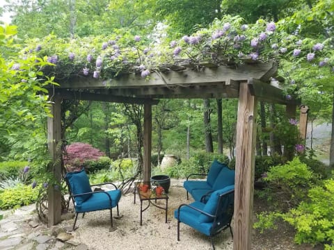 NEW! Mountain cabin - firepit, pergola, & sunroom