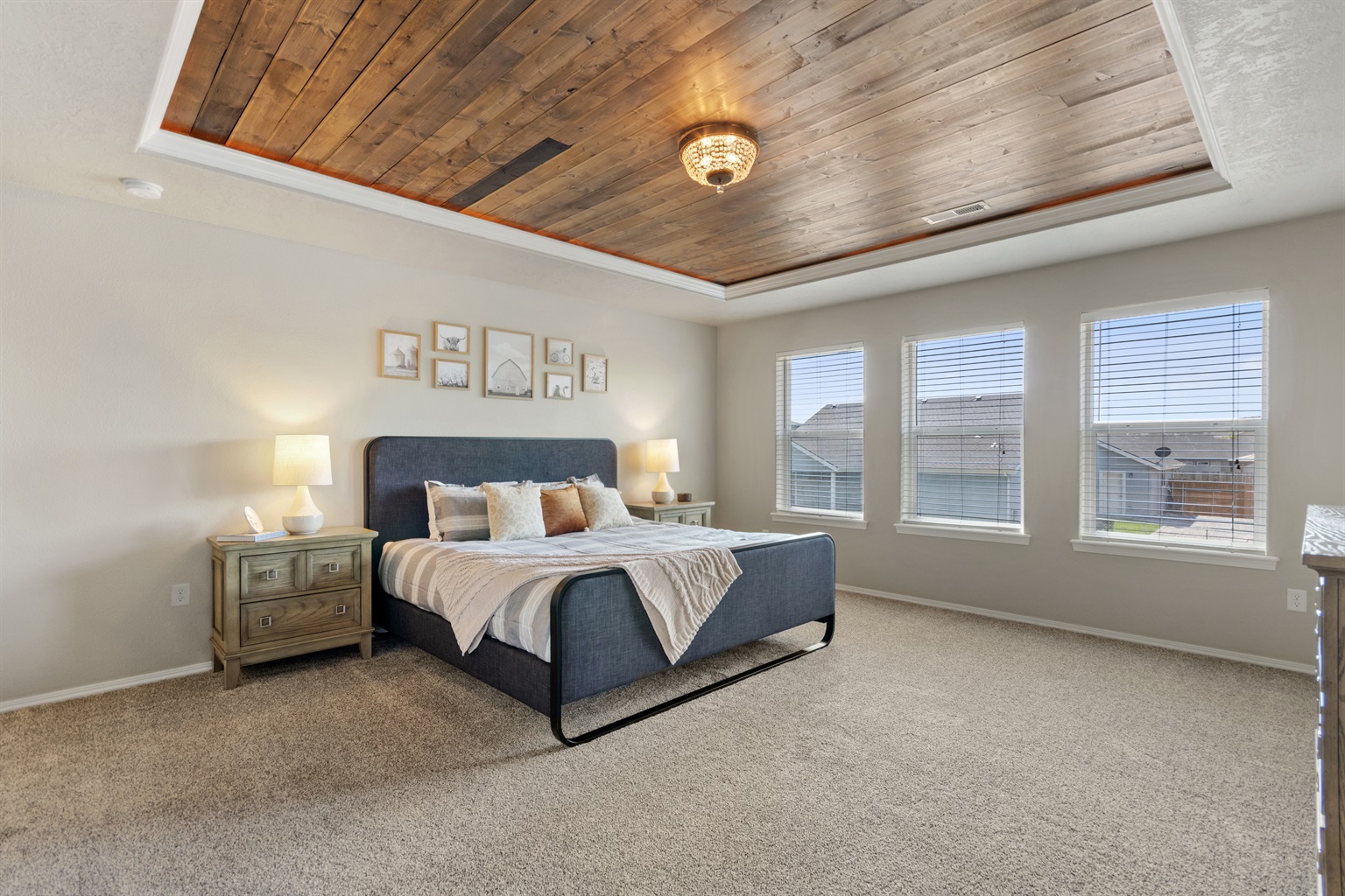 extravagant-family-get-away-in-large-5-bedroom-private-home/