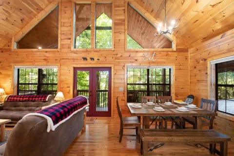 Tranquil Family Oasis~King Beds~Hot Tub~Games