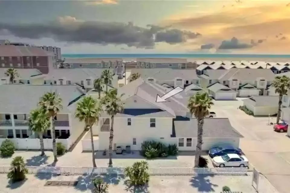 Spacious Home Just a Short Walk to the Beach - Corpus Christi