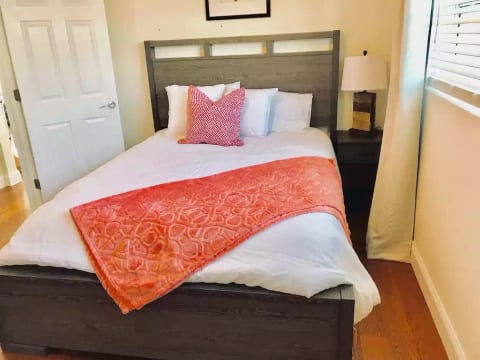Guest Bedroom w/ W Hotels Bedding (QUEEN)