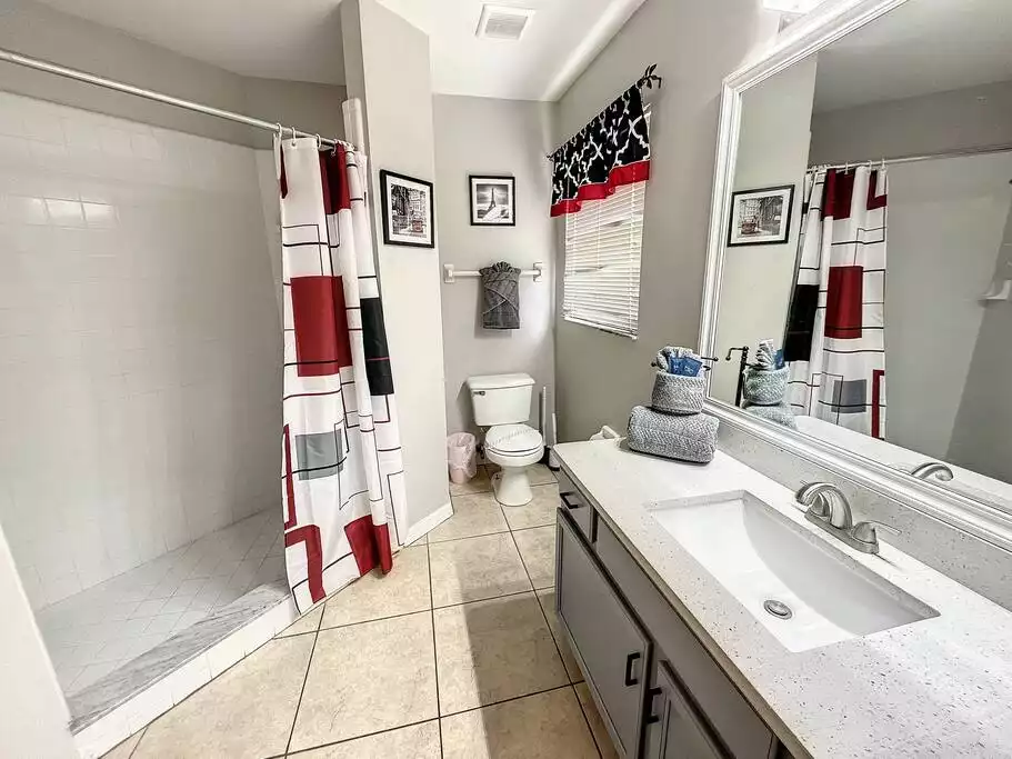 Master Bath with shower - Mickey's Funhouse, very cute and lots of fun - Kissimmee