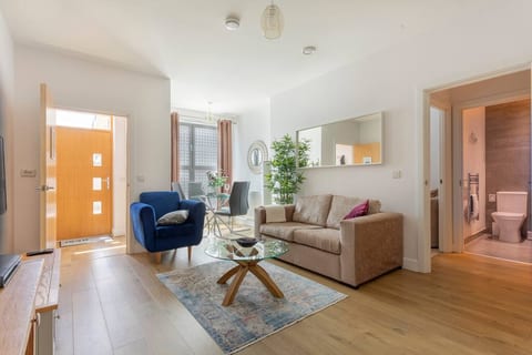 CastleHaven, 1 Bedroom Luxury Apartment in Redhill