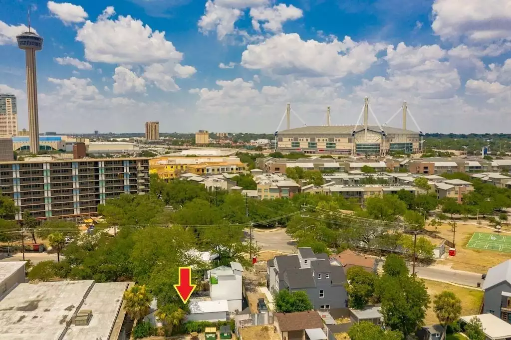Stunning downtown Lavaca home by Convention Center