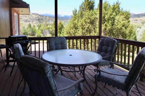Highlands House - Montana Mountain Ranch Retreat