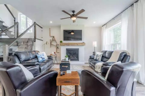 Lake View 4 Bdrm, King Size Bed, Games Room