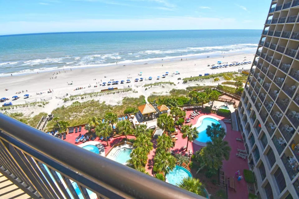 Beachfront, Amazing Views!