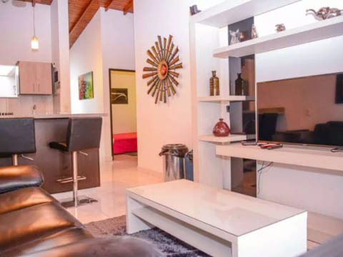 3 Bedroom Apartment AC Fiber wifi Free Parking