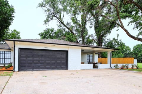 NEW! Cottonwood on Country Club- Freshly Updated!