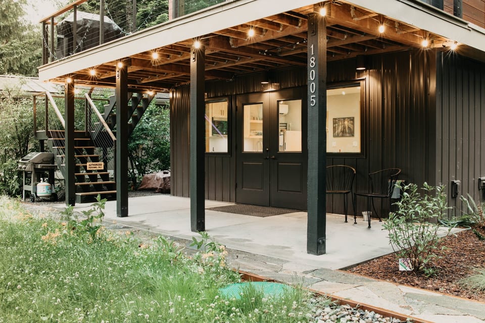08MBR - Mt. Baker Lodging Ensuite - Sleeps 2! - Glacier