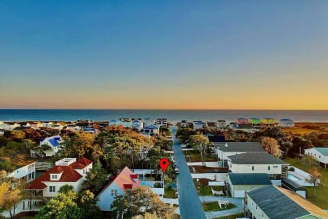 Walking distance to the sandy shores of OKI !