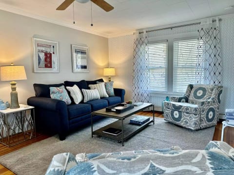 "The Main Cottage" Middletown/Newport