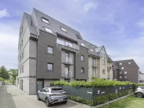 Rozenhof with parking