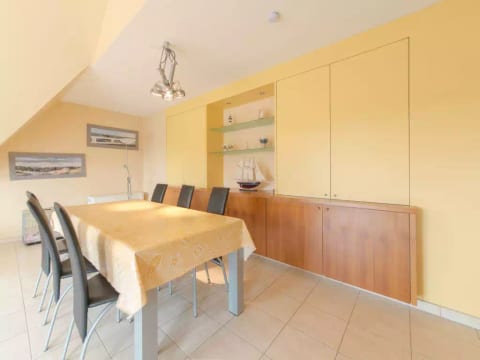 Goldsands II 402 Top floor with parking