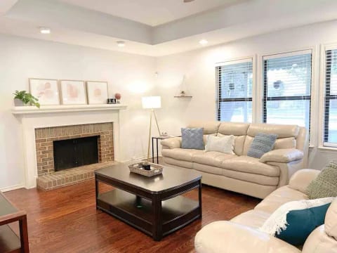 Spacious, modern, clean, and well-equipped living room including 2 comfy sofas, 60" Smart TV, sofa table, magazines, and local wall decoration . Excellent place to relax or simply watch your favorite show.