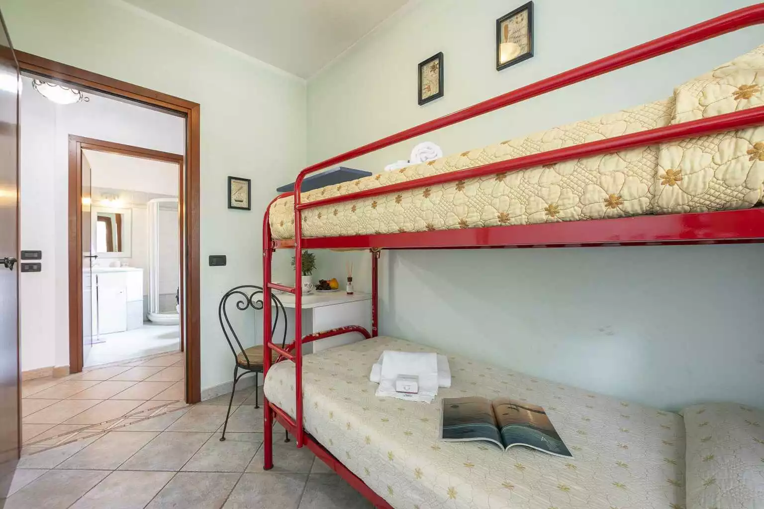 Bedroom with bunk bed - Villa Monte Enrico - Pool And Whirlpool - Camporosso