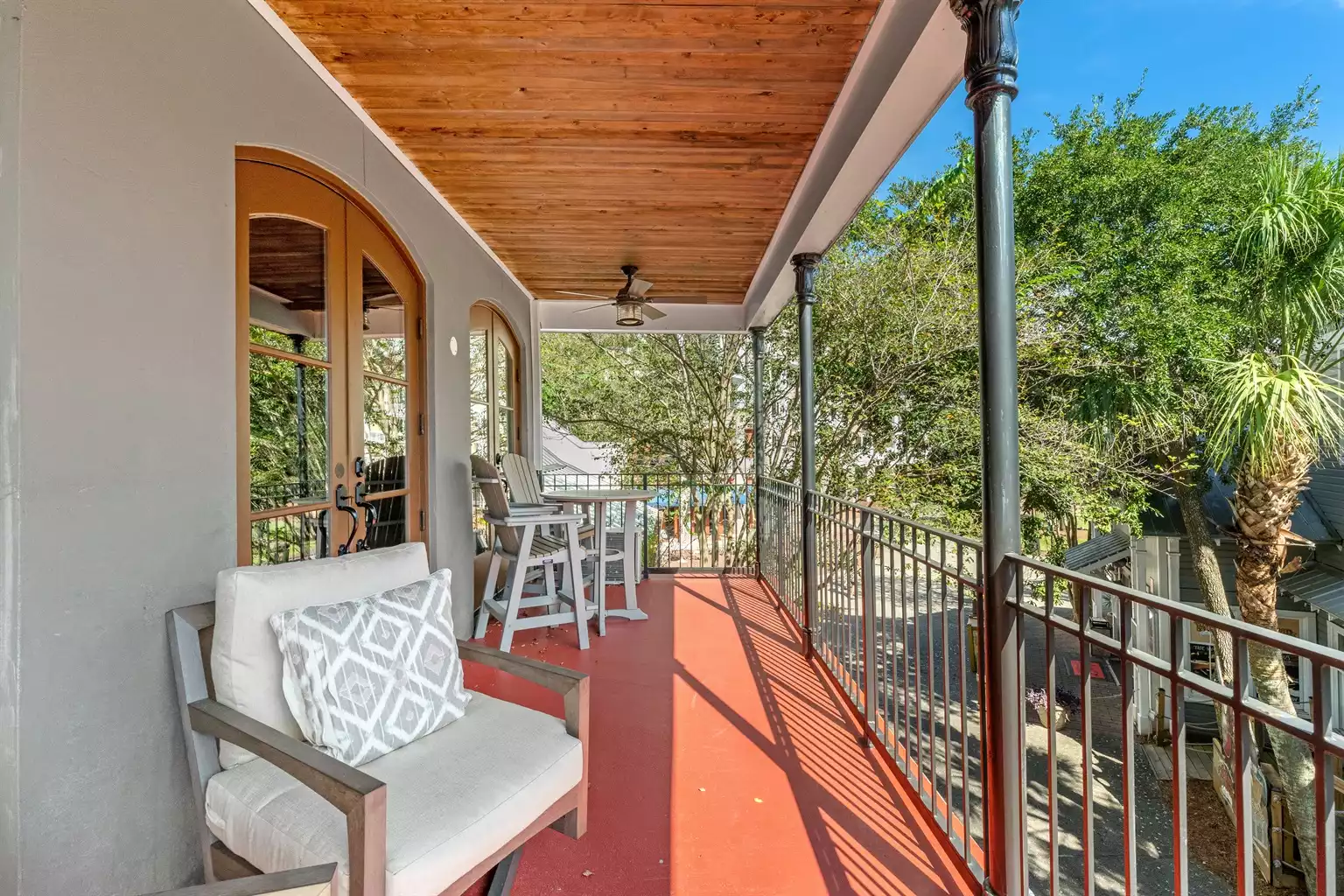 Large balcony over Baytowne Wharf