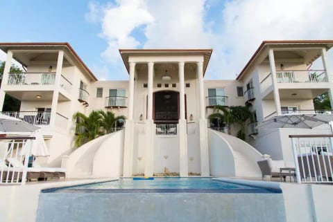 Villa Hall - Cap Estate